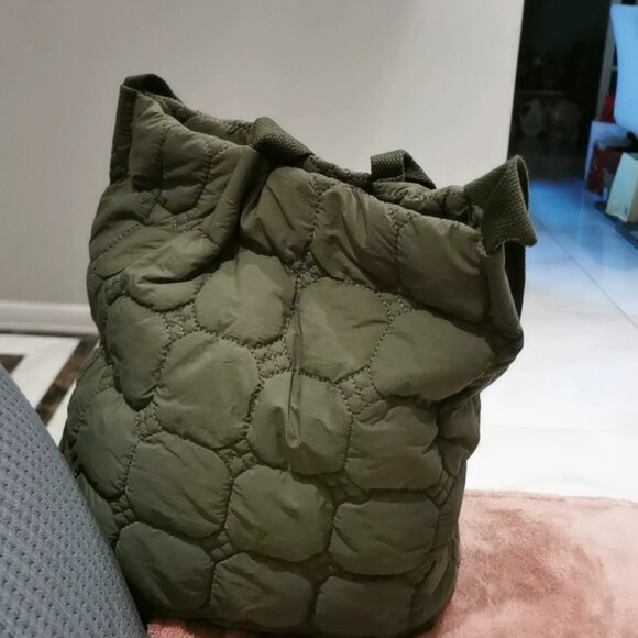 Lightweight Green Quilted Shoulder Bag - Picture 2 of 6